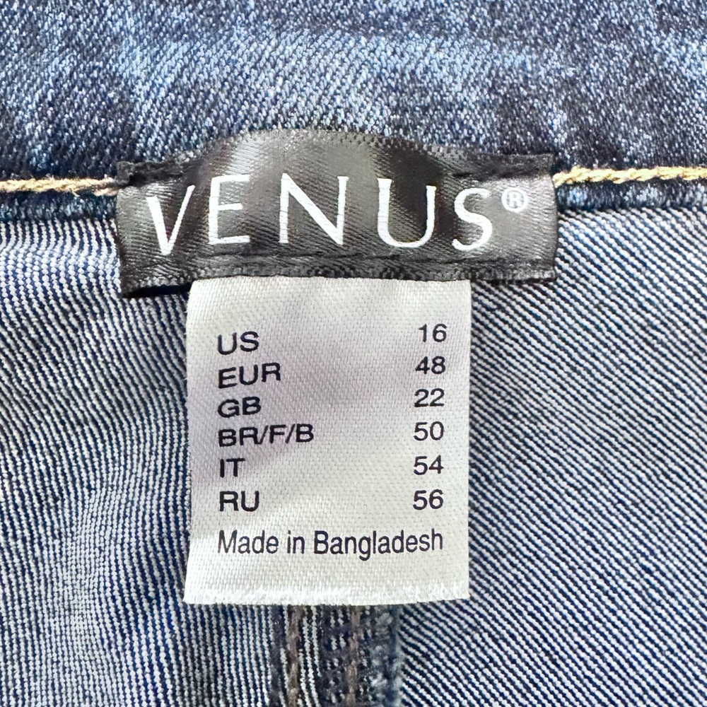 Women’s VENUS Capri/Distressed/Denim Jeans size 16. Hugs ur curves! - Picture 4 of 4